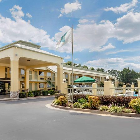 Quality Inn McComb Exterior photo