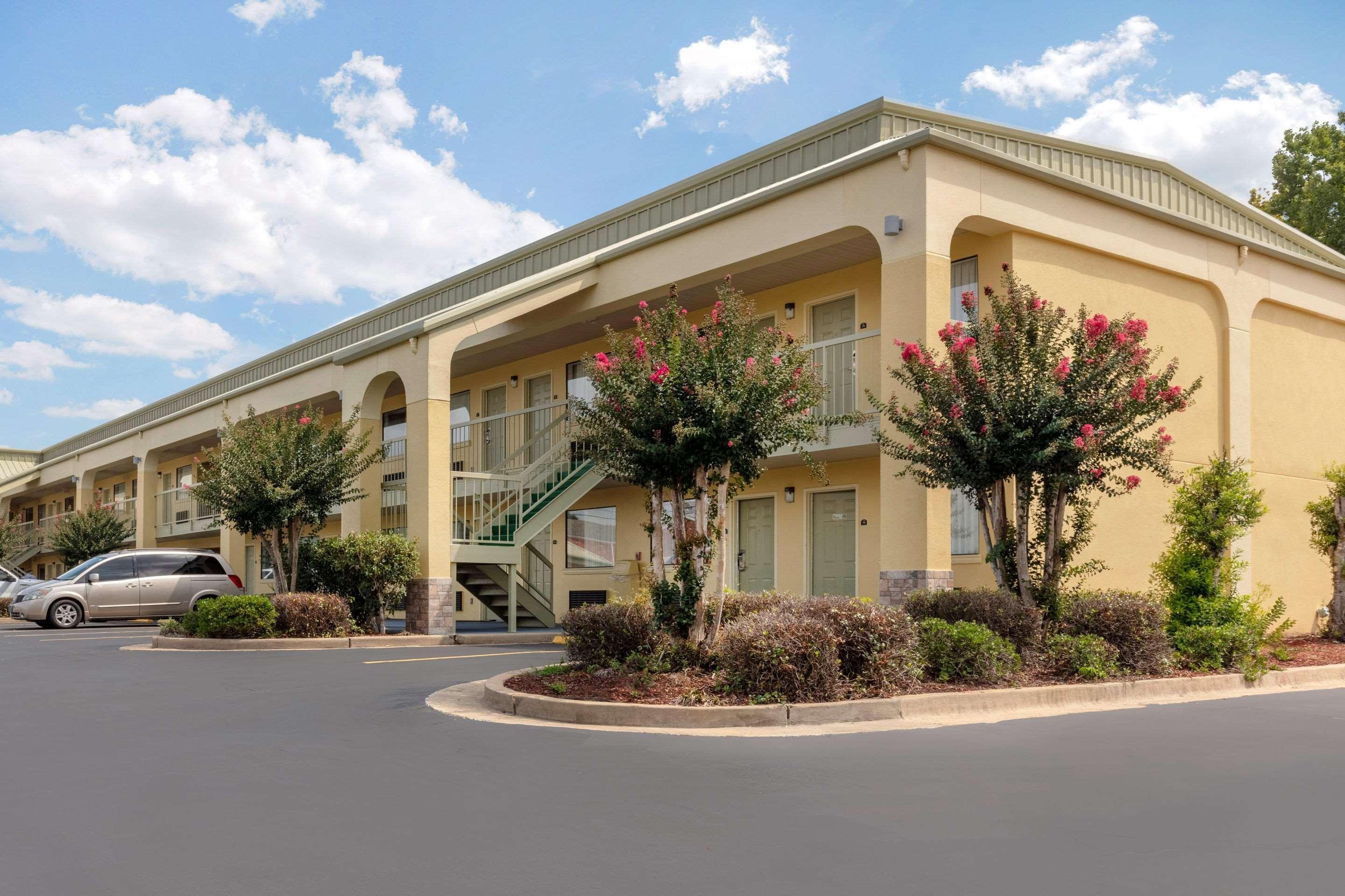Quality Inn McComb Exterior photo