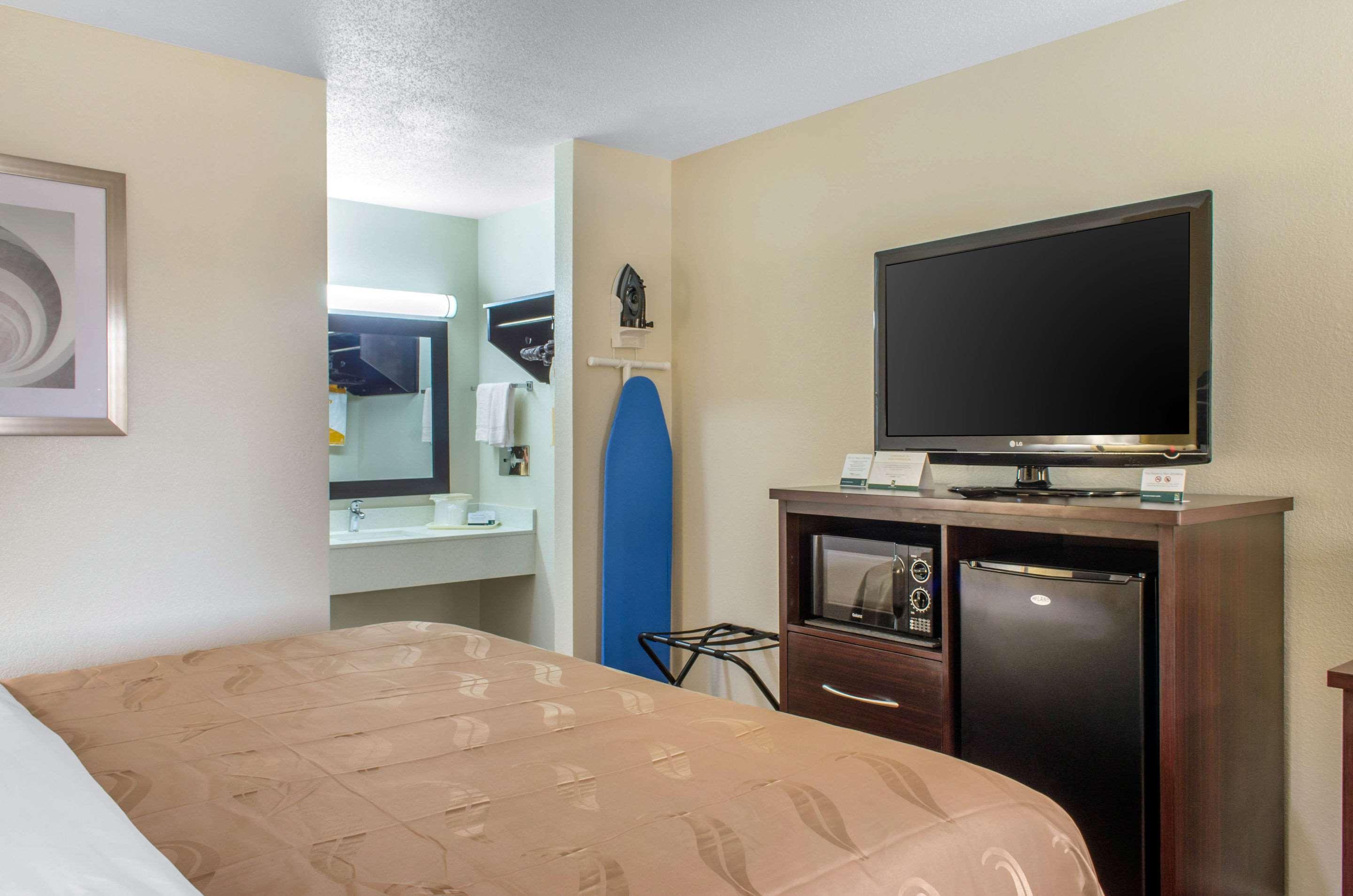 Quality Inn McComb Exterior photo