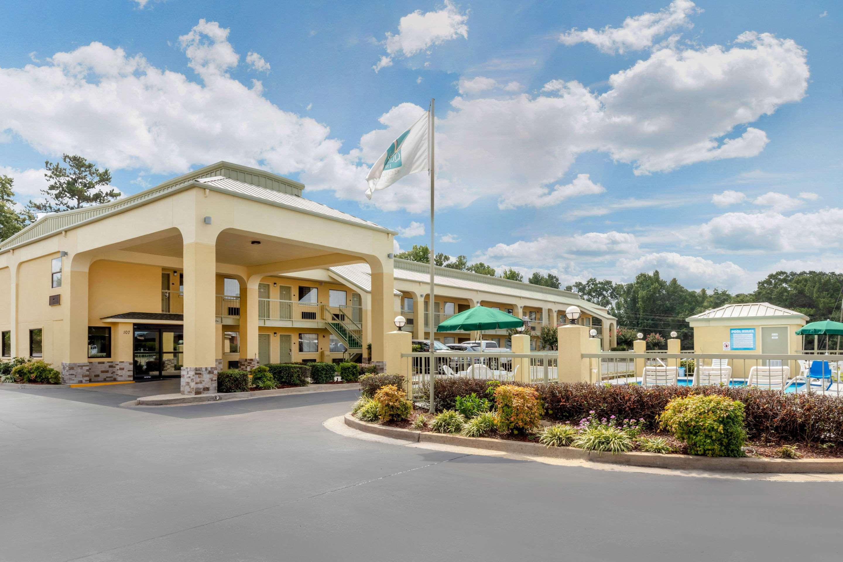 Quality Inn McComb Exterior photo