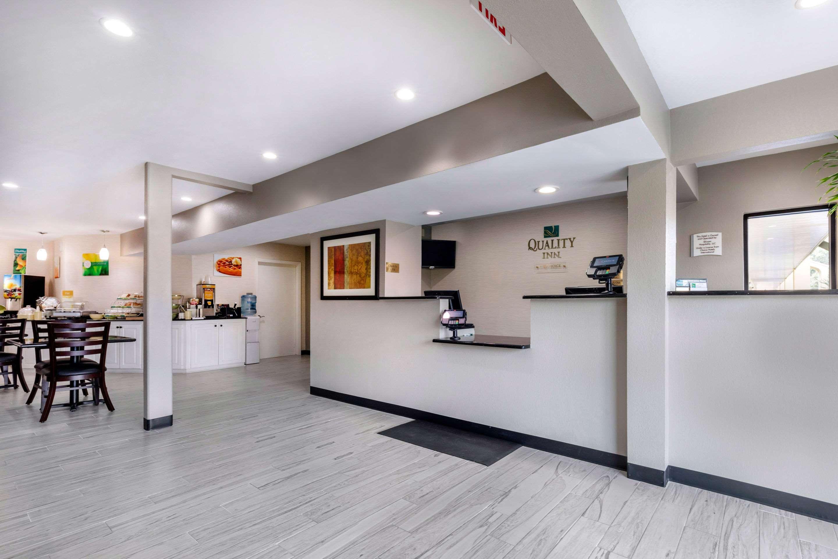 Quality Inn McComb Exterior photo