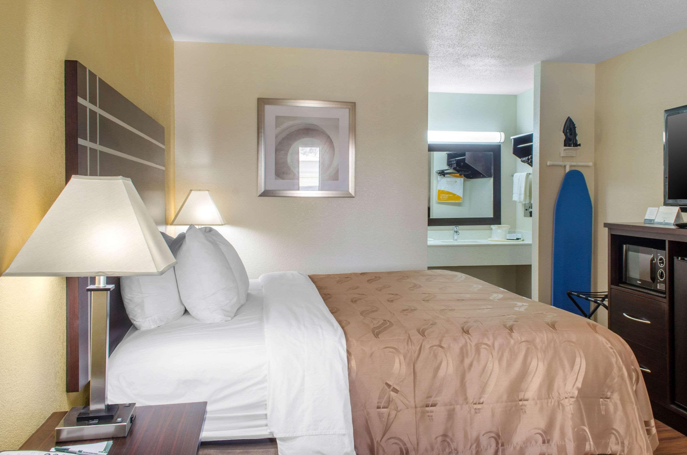 Quality Inn McComb Exterior photo