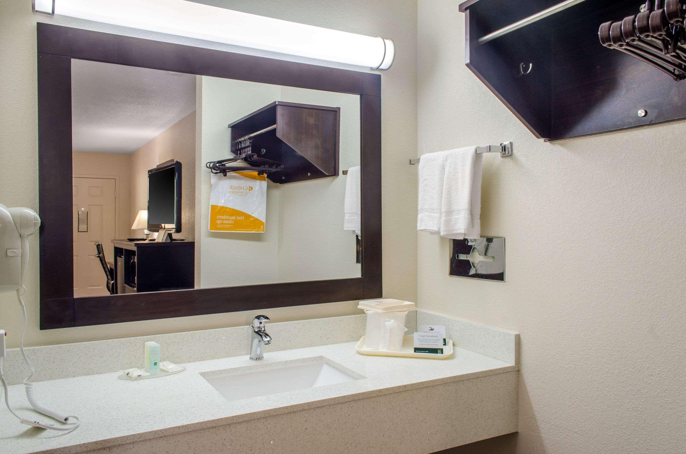 Quality Inn McComb Exterior photo