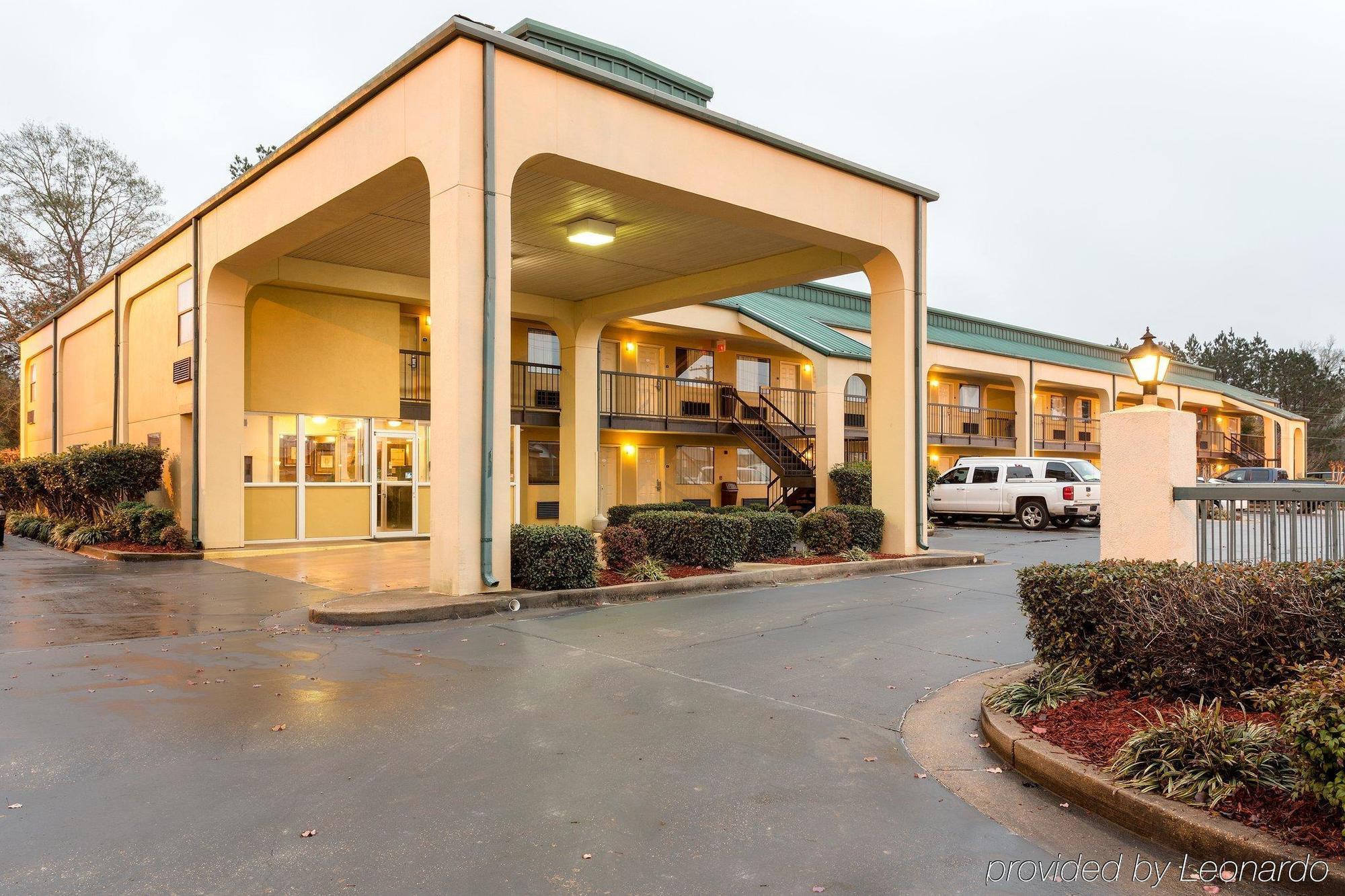 Quality Inn McComb Exterior photo